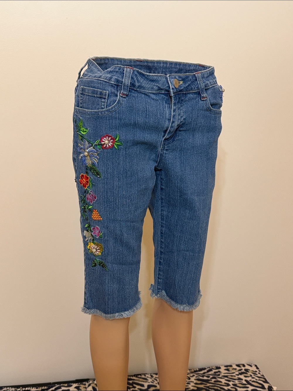 Boston Proper Blue Denim Jeans with Flowers Embroidery and Beads Stretchy Size 6